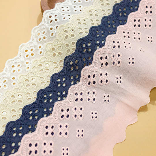 Kapas Floret Putih Kanthi Trim Lace Wavy Edges